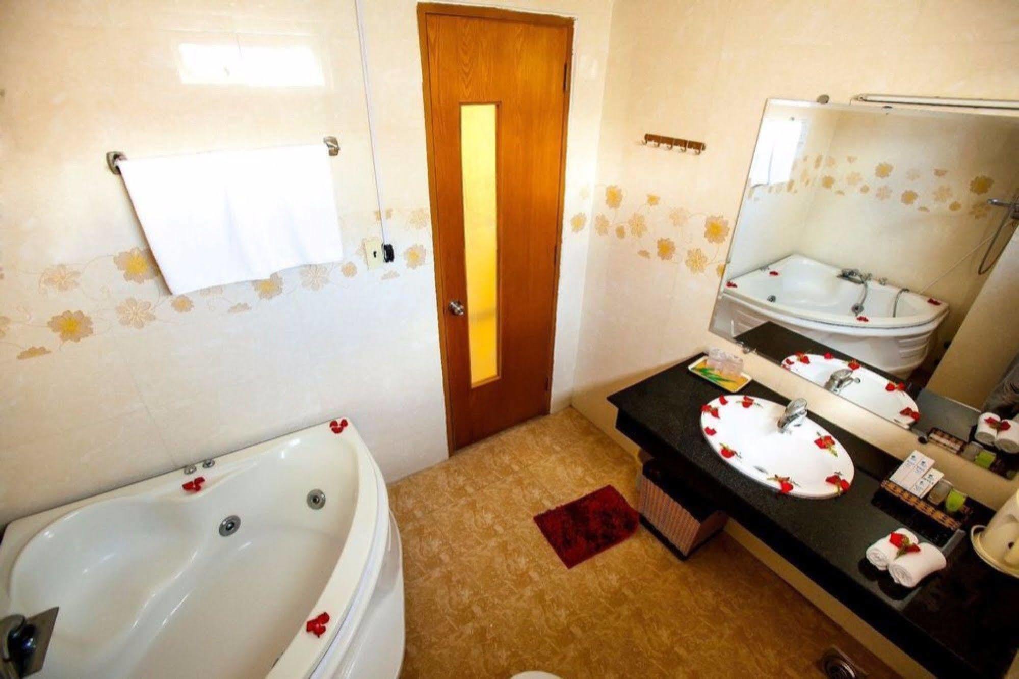 Art Boutique Hotel Нячанг Екстер'єр фото